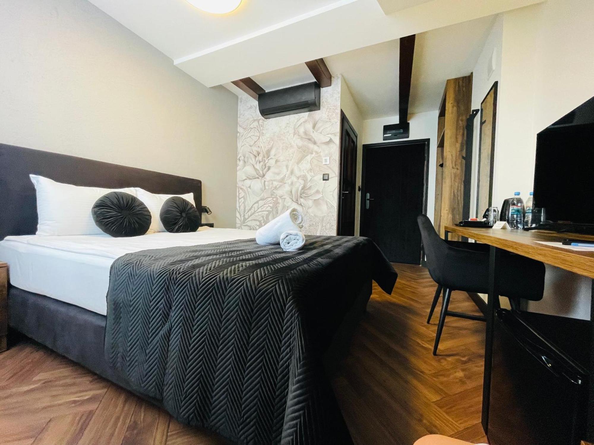 Hotel Millennium Przasnysz Bagian luar foto