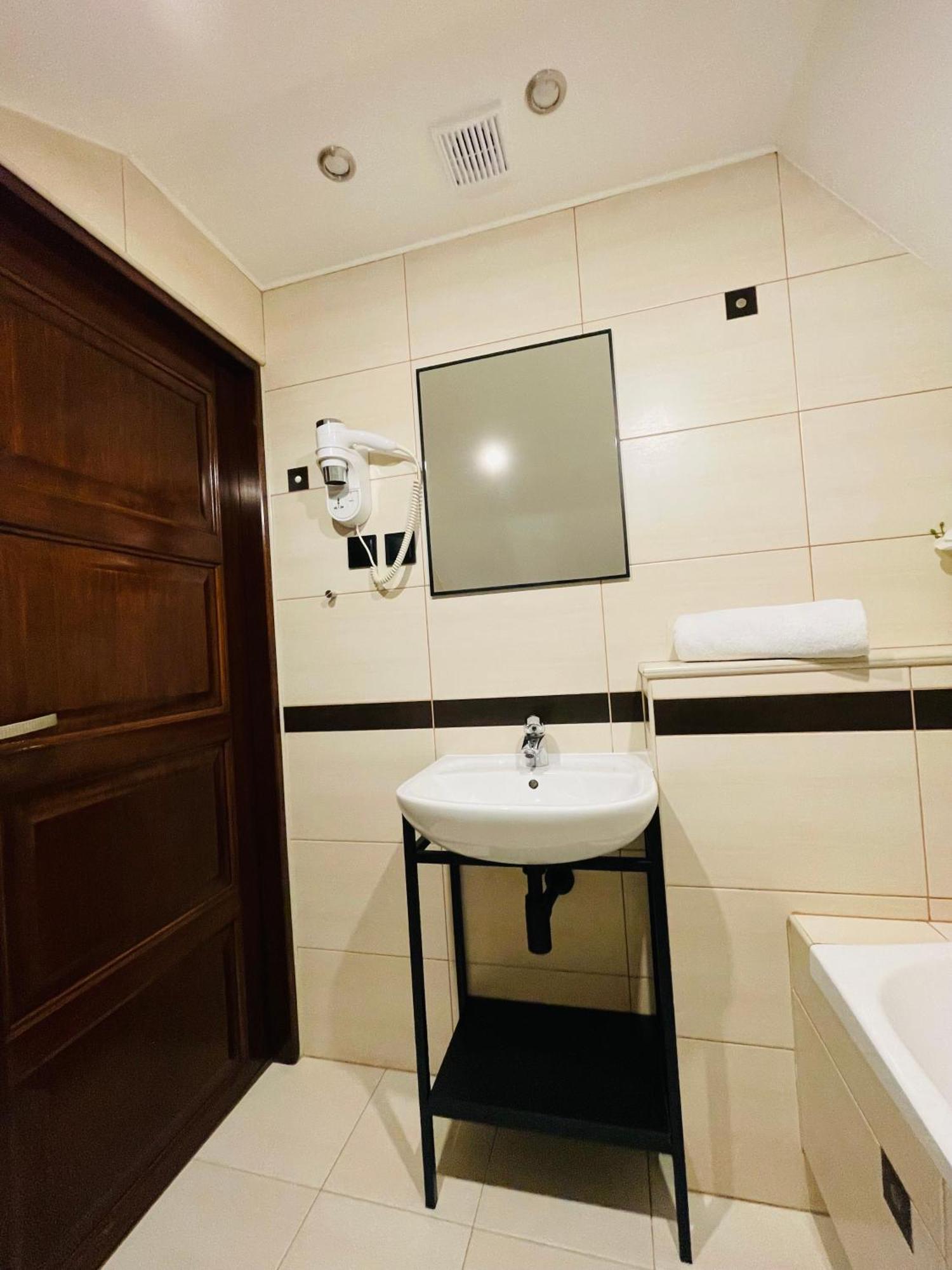 Hotel Millennium Przasnysz Bagian luar foto
